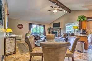 Interior - 1 Mi to Margaritaville! Cabin w/ Resort Perks (Osage Beach)