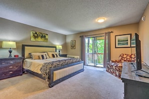 House (3 Bedrooms) | Interior - 1 Mi to Margaritaville! Cabin w/ Resort Perks (Osage Beach)