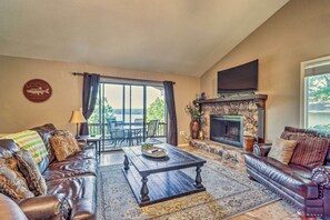 Interior - Screened Porch, Resort Perks: Osage Beach Cabin! (Osage Beach)