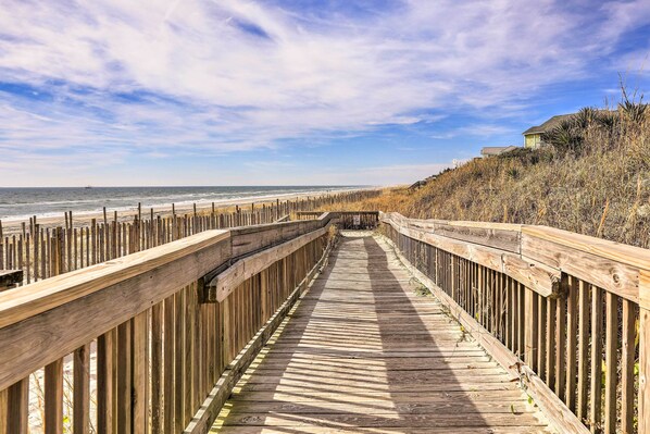 Apartment (3 Bedrooms) | Interior - Emerald Isle Condo w/ Indoor Pool & Beach Access! (Emerald Isle)