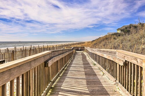 Emerald Isle Condo w/ Indoor Pool & Beach Access!