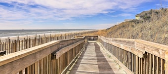 Emerald Isle Condo w/ Indoor Pool & Beach Access!