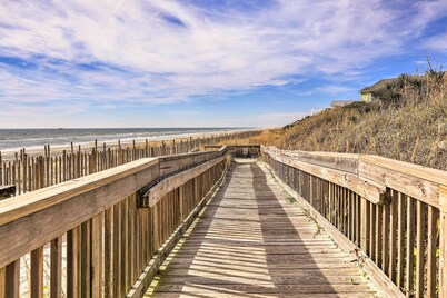 Emerald Isle Condo w/ Indoor Pool & Beach Access!