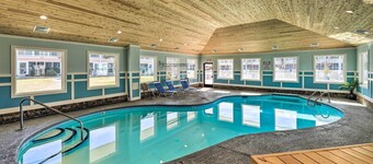 Emerald Isle Condo w/ Indoor Pool & Beach Access!