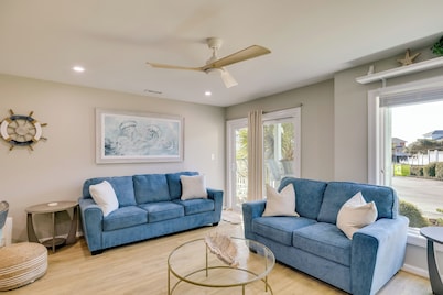 Emerald Isle Condo w/ Indoor Pool & Beach Access!
