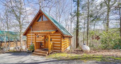 Honey Bear Pause: Rural Escape w/ Porch & Hot Tub!