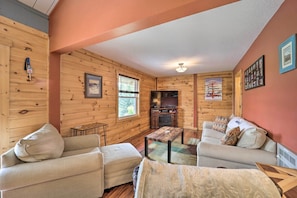 Apartment (3 Bedrooms) | Interior - Cozy Condo: Walk to Resort, 9 Mi to Sugar Mountain (Banner Elk)