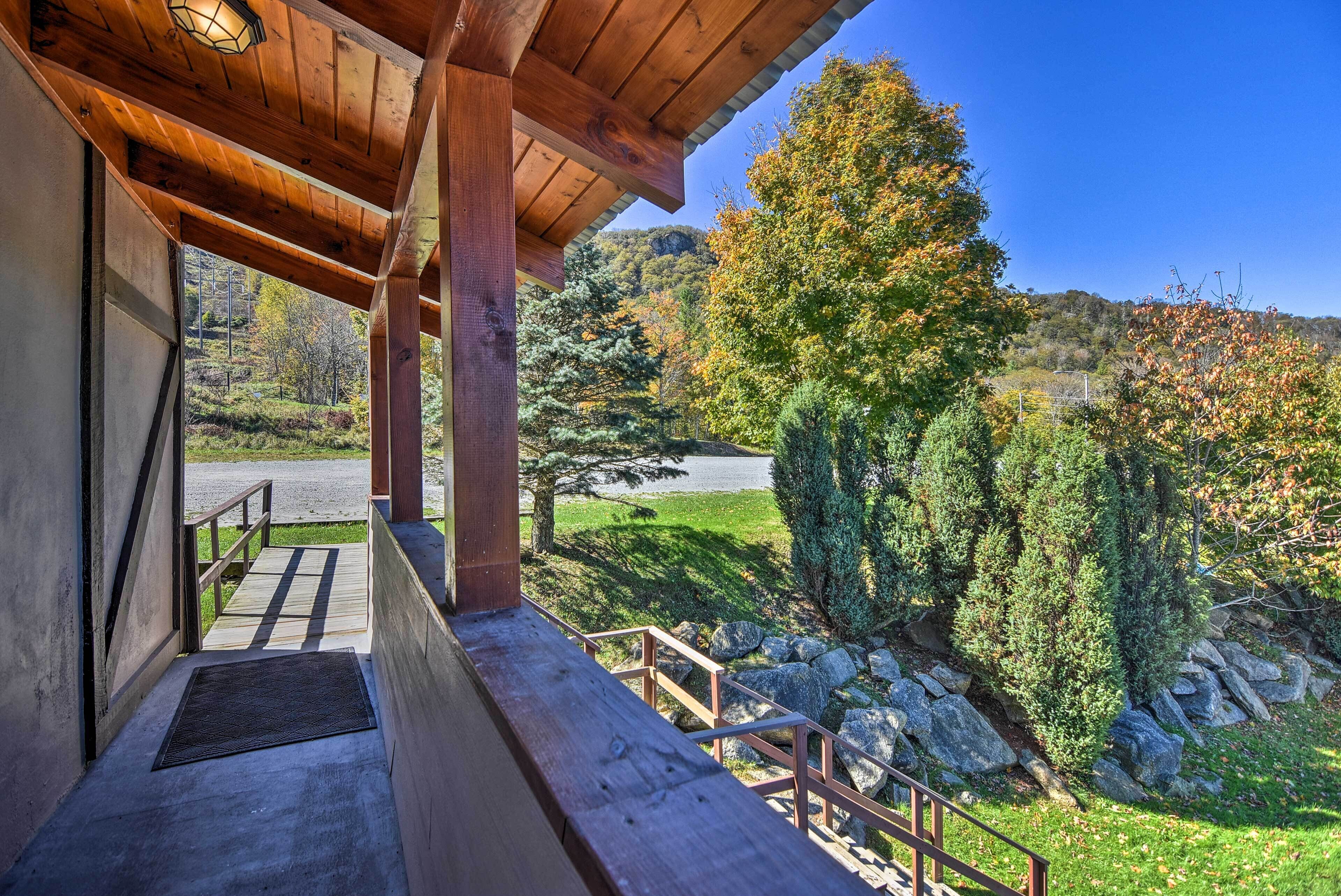 Cozy Condo - Walk to Resort, 9 Mi to Sugar Mtn!