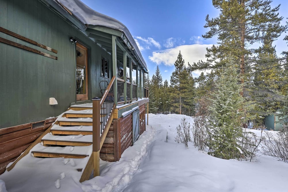 Cabin w/ Hot Tub: 3 Mi to Main St Breckenridge! - Colorado