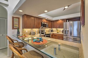 Microwave, oven, stovetop, dishwasher - Ocean-view Oasis w/ 2 Lanais: Right in Kona! (Kailua-Kona)