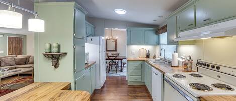 House (3 Bedrooms) | Interior