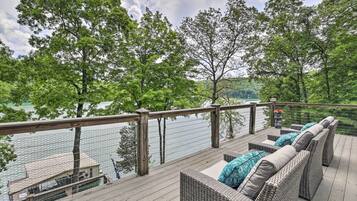 House (4 Bedrooms) | Terrace/patio