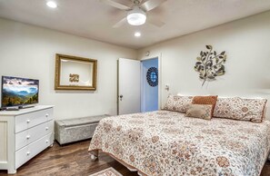 Interior - Walkable Dtwn Gatlinburg Townhome w/ Pool Access! (Gatlinburg)
