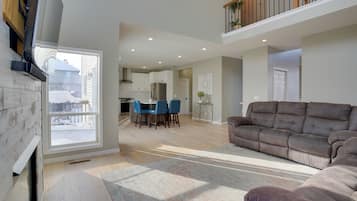 House (6 Bedrooms) | Interior