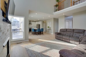 House (6 Bedrooms) | Interior