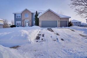 House (6 Bedrooms) | Interior