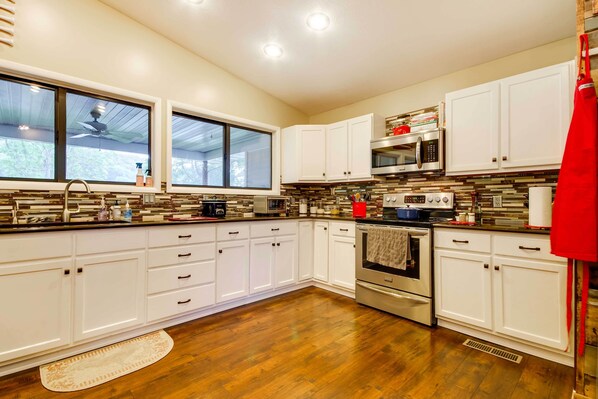 House (3 Bedrooms) | Interior