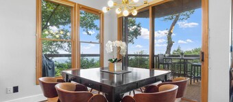 Hiking On-site: Mtn-view Burnsville Condo!