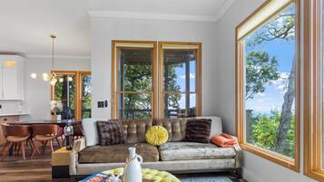 Apartment (2 Bedrooms) | Front of property