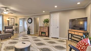 House (3 Bedrooms) | Interior