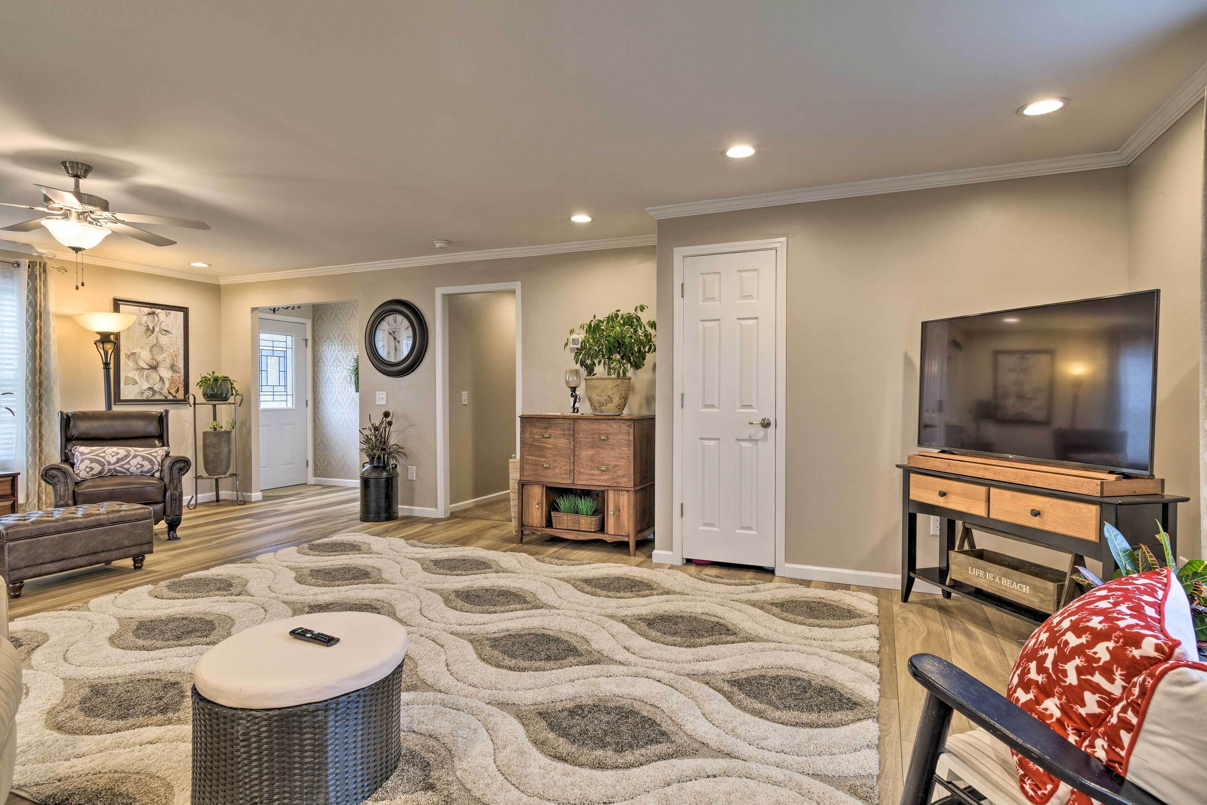 Lakefront Home w/ Deck, Fishing Dock & Canoe!