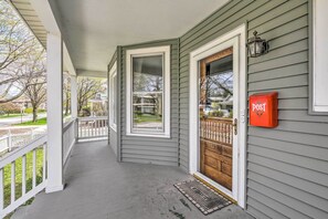House (3 Bedrooms) | Interior - Oak Park Home w/ Grill - 5 Mi to Garfield Park! (Oak Park)