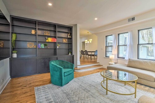 Oak Park Home w/ Grill - 5 Mi to Garfield Park!
