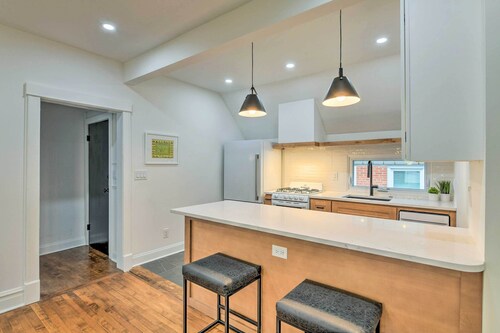 Oak Park Home w/ Fire Pit - 5 Mi to Garfield Park!