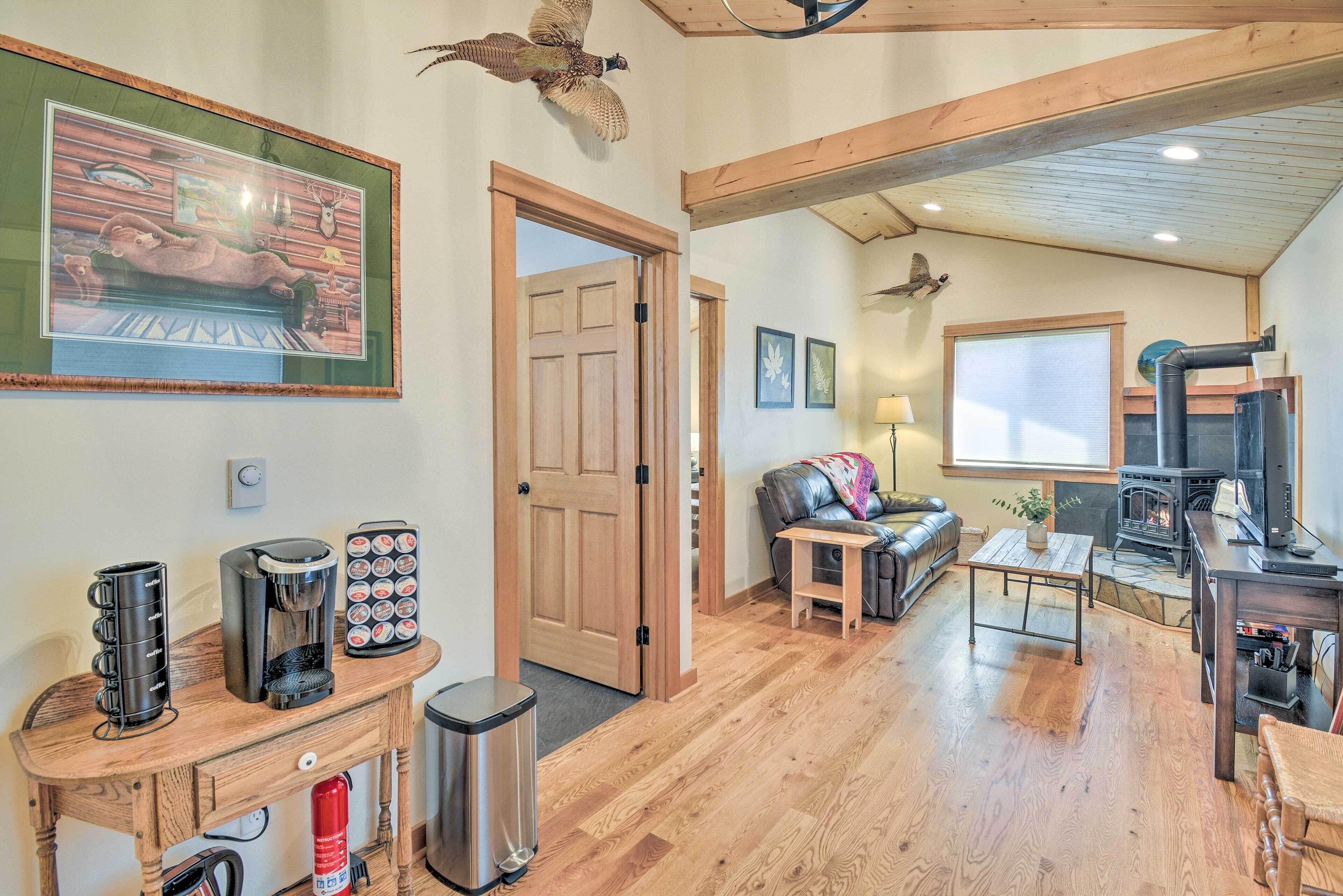 Cozy Sequim Condo: Olympic Discovery Trail Access!