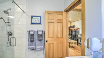 Apartment (2 Bedrooms) | Bathroom | Shower