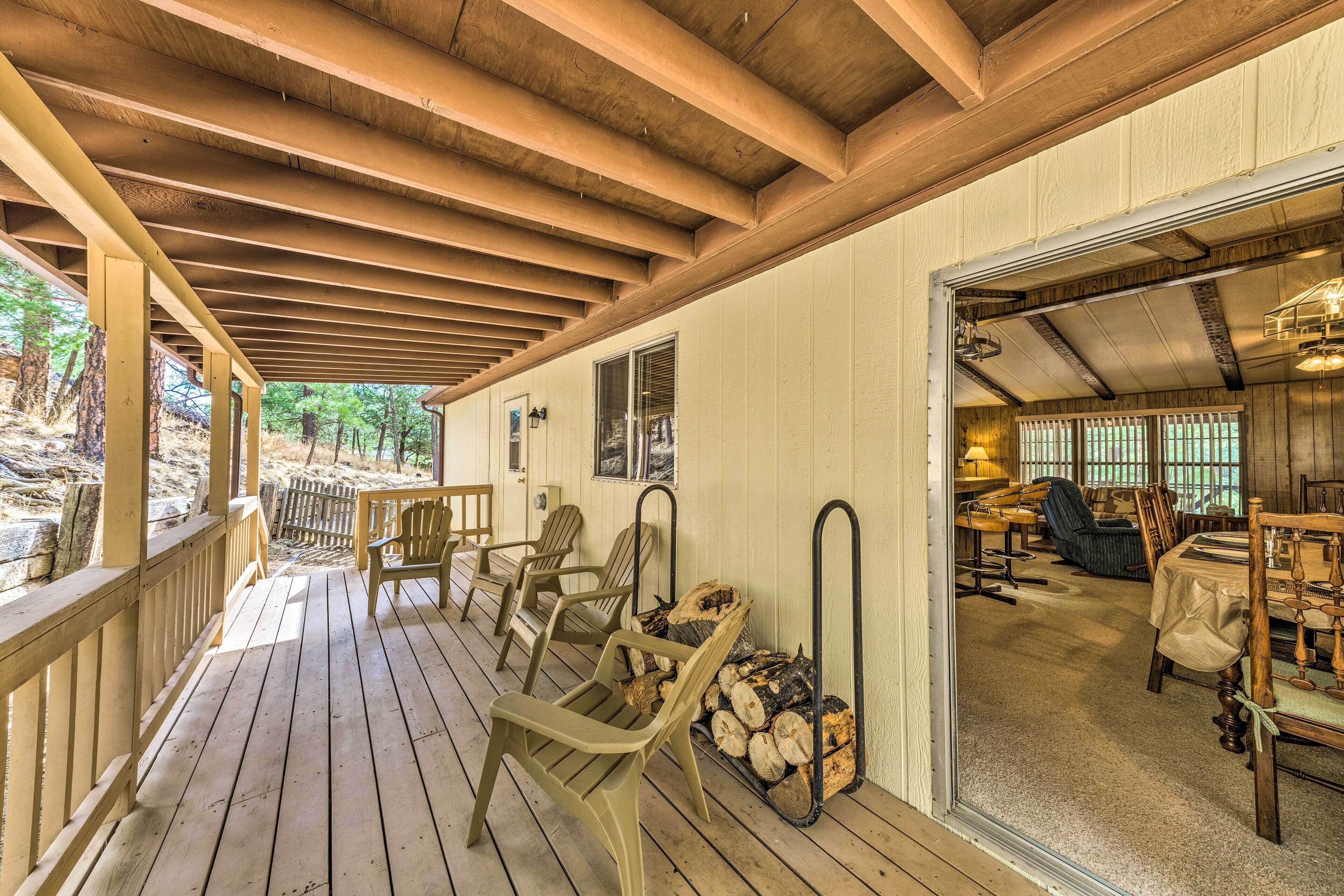 Ruidoso Escape w/ Porch & Grill ~ 1 Mi to Golf!