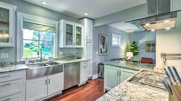 House (3 Bedrooms) | Interior