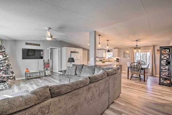 House (3 Bedrooms) | Interior