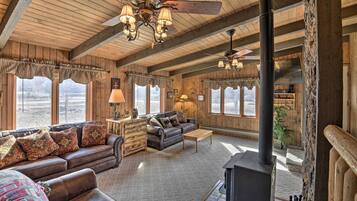 House (5 Bedrooms) | Interior