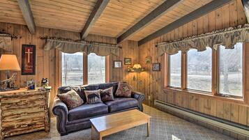 House (5 Bedrooms) | Interior