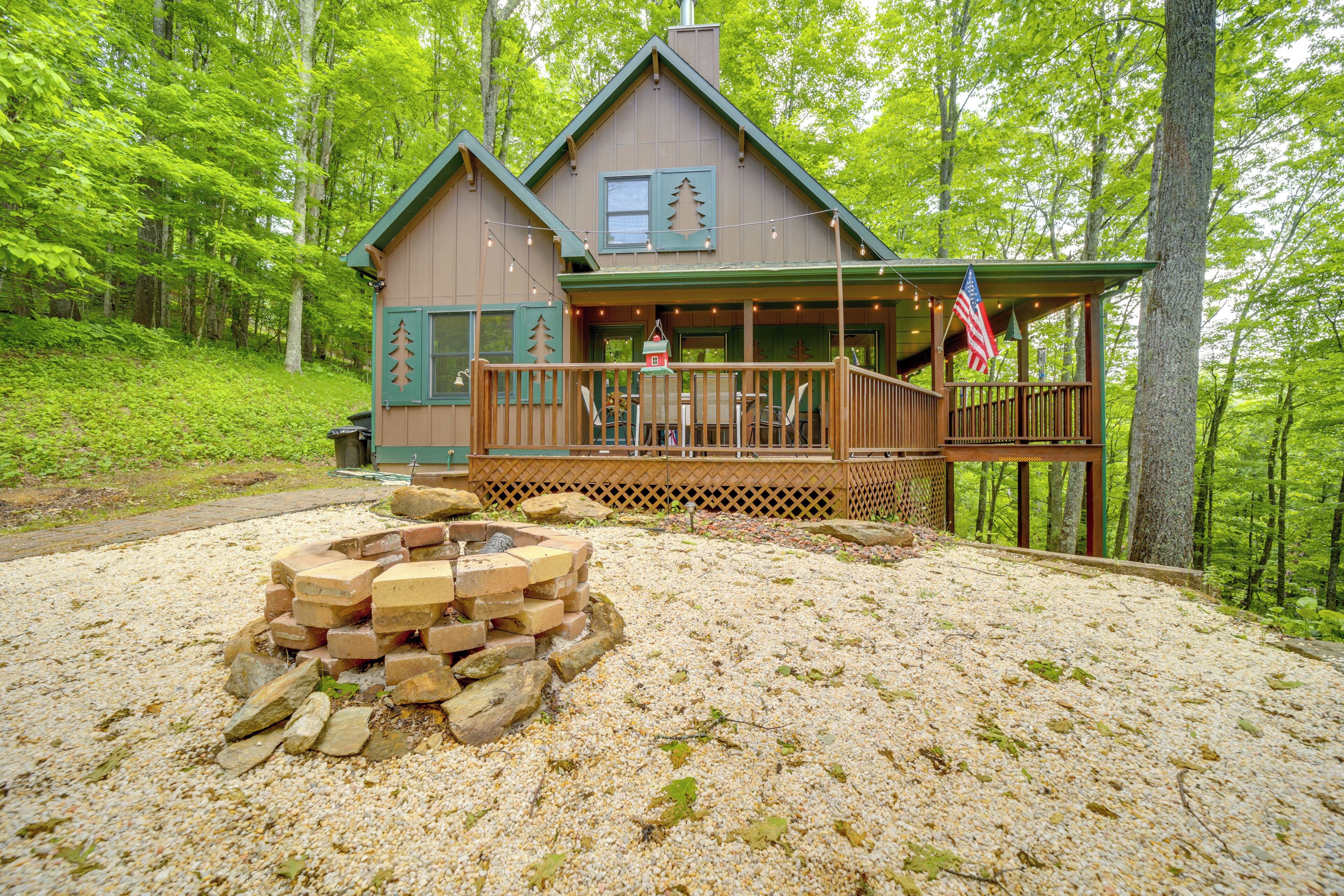 Mars Hill Home w/ Fire Pit + Amenity Access!