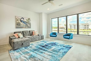 Apartment (3 Bedrooms) | Living area | TV - Lakeside Montgomery Condo Near Boat Rental! (Montgomery)