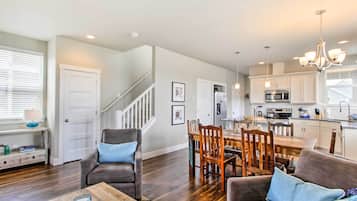 House (2 Bedrooms) | Interior