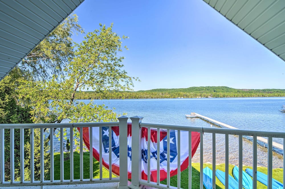 Lakefront Bellaire Getaway w/ Kayaks, Dock & Grill - Eastport, MI