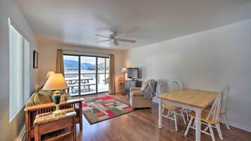 Apartment (2 Bedrooms) | Front of property