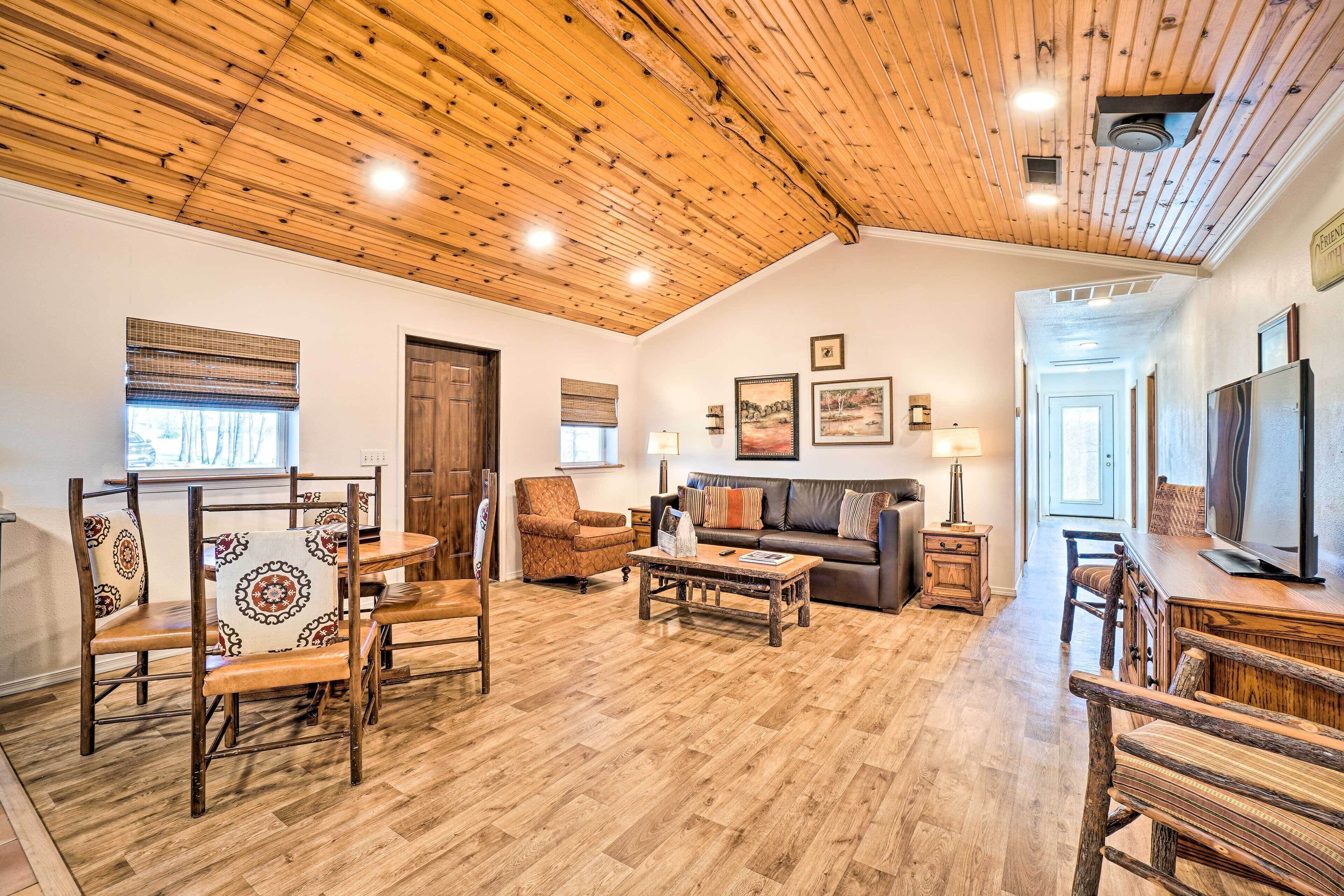 House (3 Bedrooms) | Interior