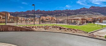 Moab Townhome w/ Patio - 11 Mi. to Arches NP!