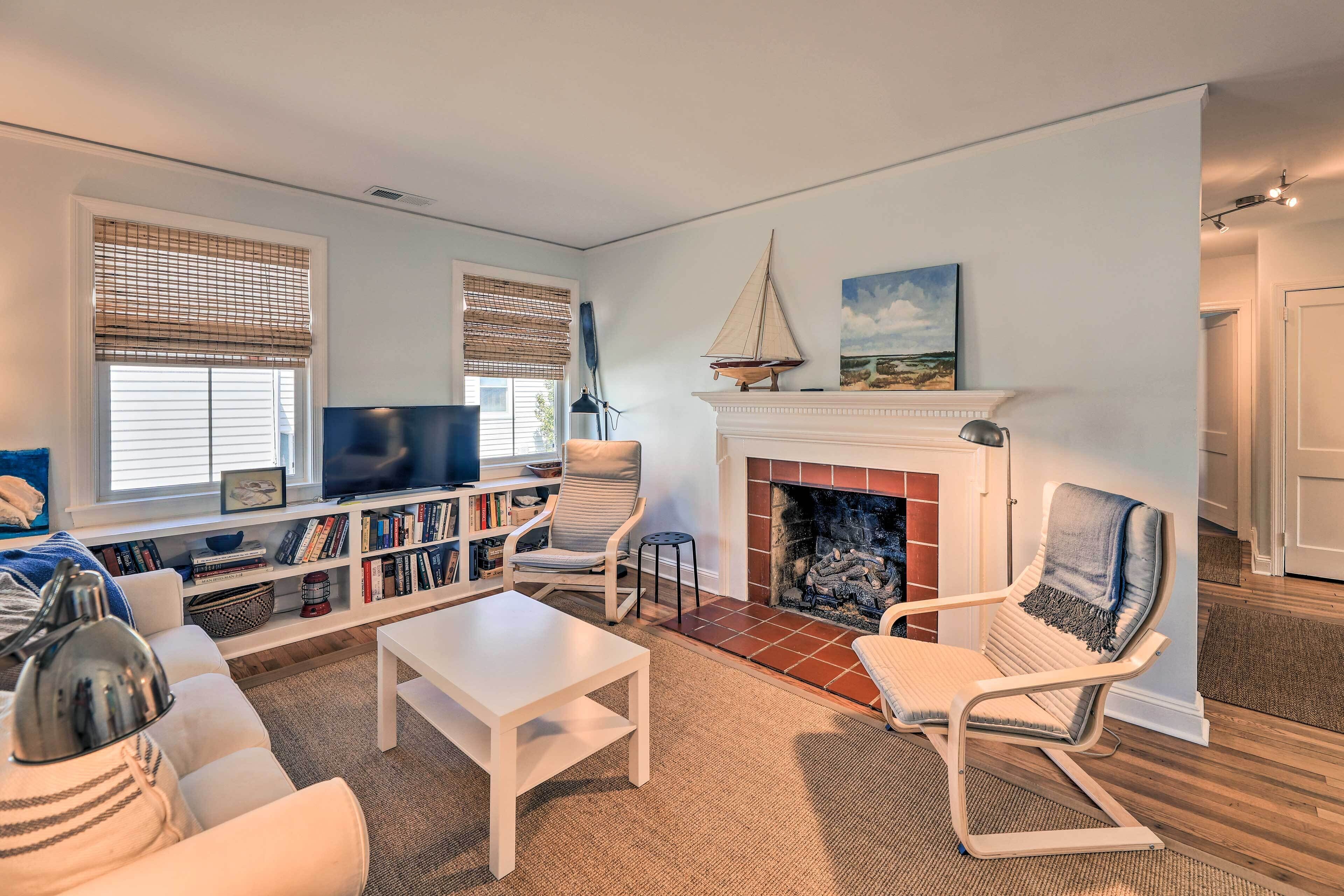 Bright Beaufort Getaway w/ Waterfront View!