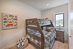 4 chambres, fer et planche à repasser, lits bébé (gratuits)