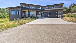 Exterior - Mountain-view Oak Creek Paradise w/ Hot Tub! (Oak Creek)