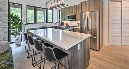 Mountain-view Oak Creek Paradise w/ Hot Tub!
