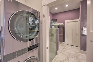 Apartment (2 Bedrooms) | Interior - Regal River Retreat in the Heart of Yankton! (Yankton)