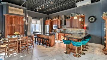 ุงูู
ูุดุฃุฉ ู
ู ุงูุฏุงุฎู