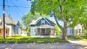 A two-story house with a porch, a lawn, and a driveway. - Appleton Abode Near Lake Winnebago & Downtown (Appleton)