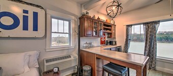 Lakefront Studio Guest Home on Hermann Wine Trail!